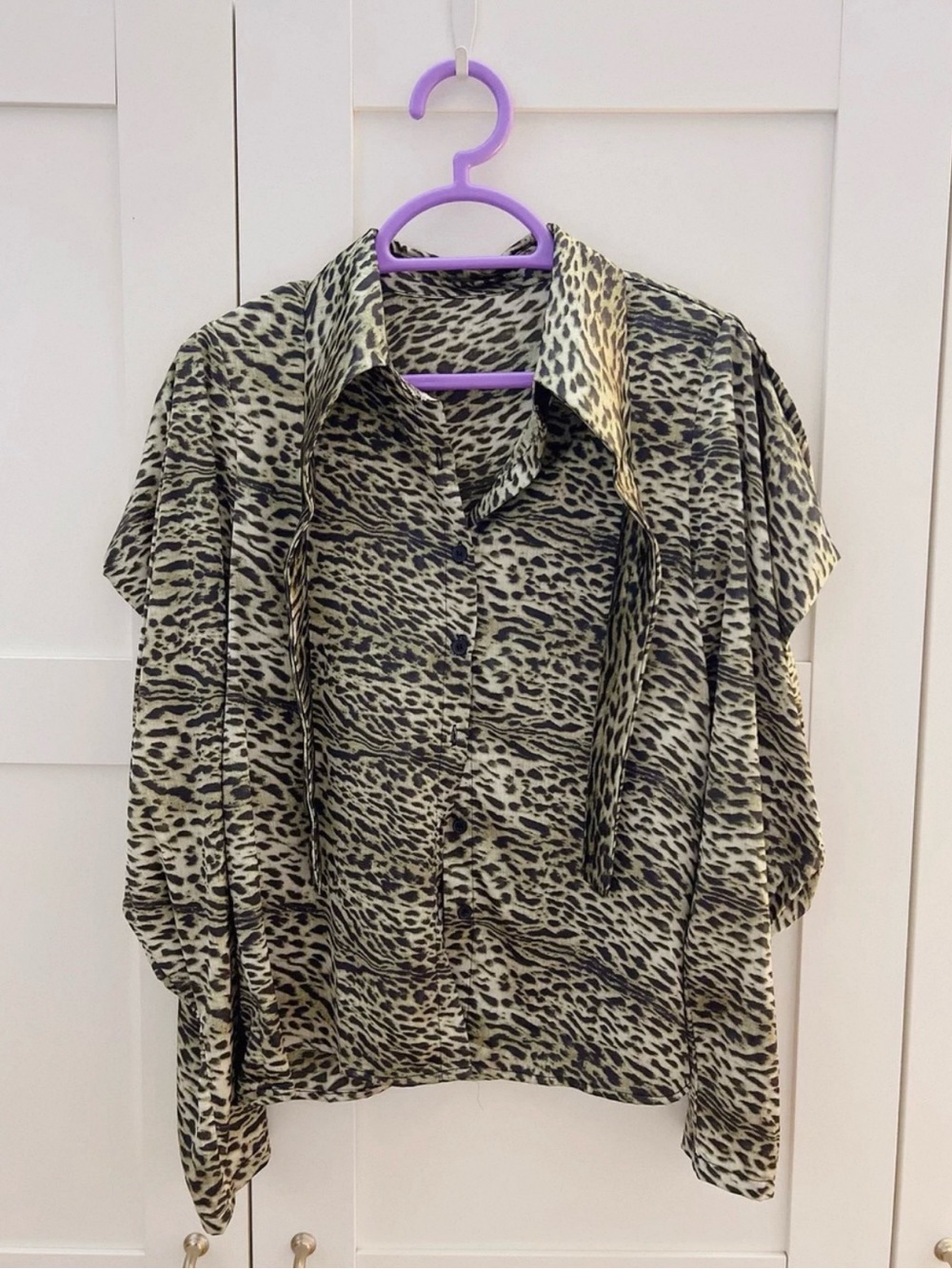 Relaxed Fit Men's Animal-Print Button Down Shirt in Olive